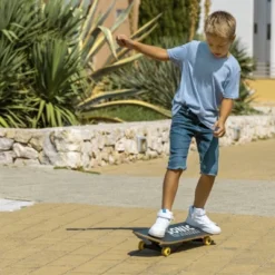 Sonic The Hedgehog 31" Skateboard -LITTLE TIKES Shop GUEST 309eb1ca da59 4542 a78e a0f1b9aa62a6