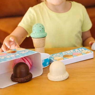 Melissa & Doug Scoop & Serve Ice Cream Set 5 Melissa & Doug Scoop & Serve Ice Cream Set - Image 5