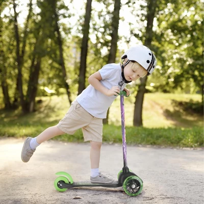 Monster Jam Grave Digger Tilt And Turn Light Up Wheels Scooter 5 Monster Jam Grave Digger Tilt And Turn Light Up Wheels Scooter - Image 5