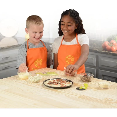 Jazwares MasterChef Junior Pizza Cooking Set - Kit Includes Real Cookware For Kids And Recipes, 5pc 2 Jazwares MasterChef Junior Pizza Cooking Set - Kit Includes Real Cookware For Kids And Recipes, 5pc - Image 2